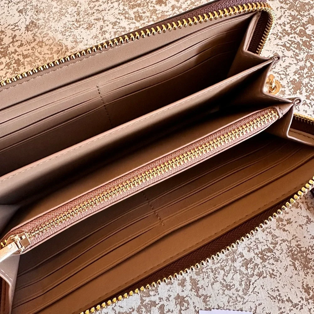 Coach - Picture 2 of 3